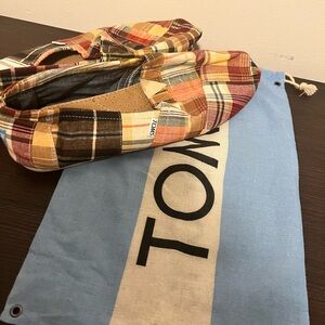 Men’s Tom’s shoe